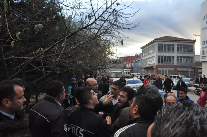 Taraftarlar Hakem Odasına Girmeye Çalıştı!