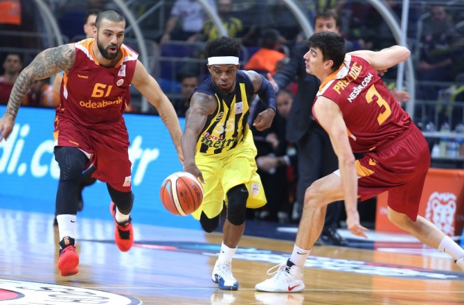 Fenerbahçe Galatasaray’ı Farklı Yendi