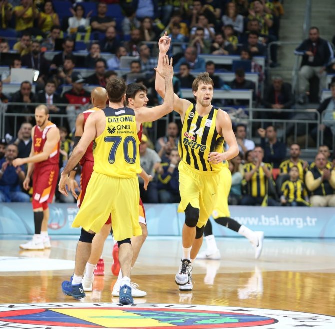 Fenerbahçe Galatasaray’ı Farklı Yendi