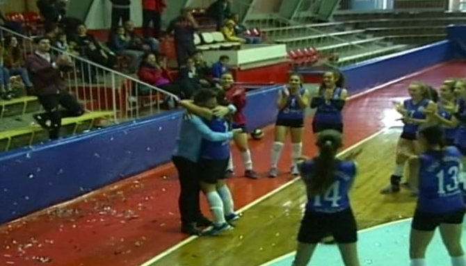 Voleybol Maçında Sürpriz Evlilik Teklifi