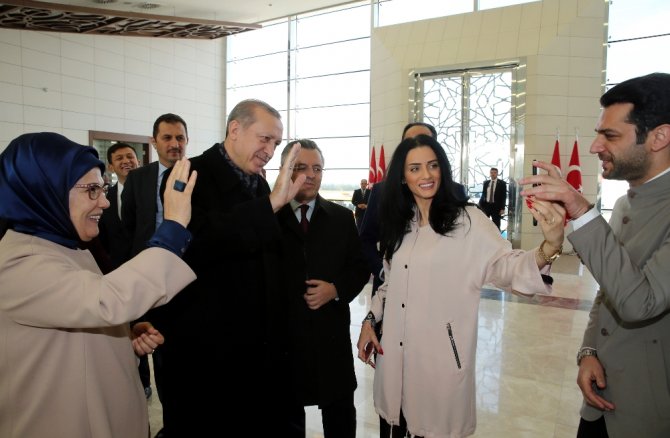 Cumhurbaşkanı Erdoğan Ünlü Oyuncuya Kız İstedi