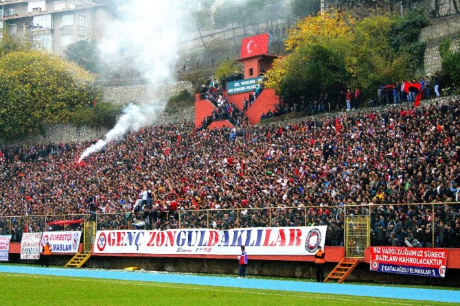 Taraftar Ortalaması Çoğu Süper Lig Takımının Üzerinde Ama...