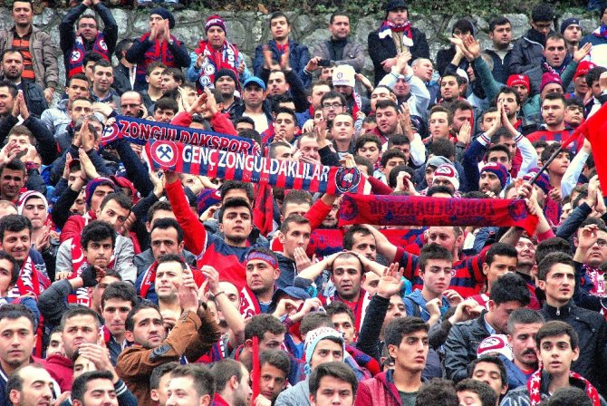 Taraftar Ortalaması Çoğu Süper Lig Takımının Üzerinde Ama...