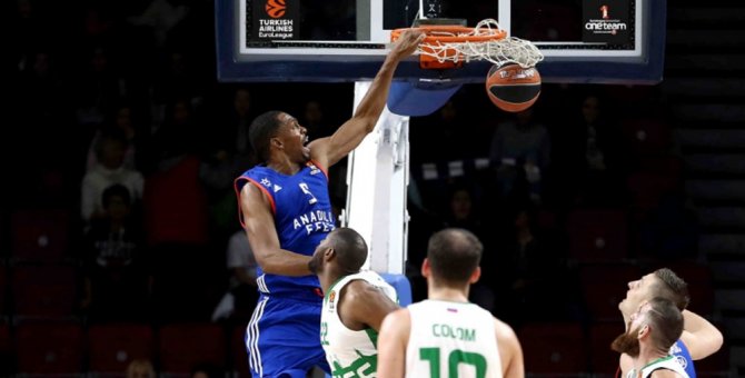 Anadolu Efes Evinde Kazandı
