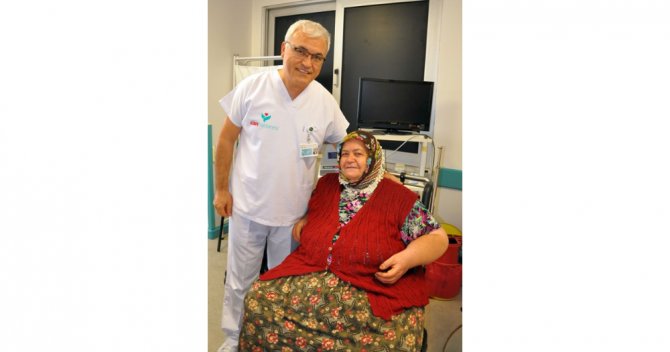 Yaşlı Kadının Burnundan Sülük Çıktı