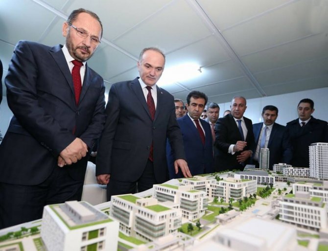 Bakan Özlü Bilişim Vadisi’ni İnceledi