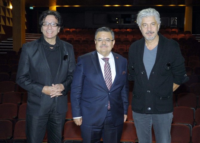 "Tiyatro, Dizi Sektörünün Arkasında Kalmaz"
