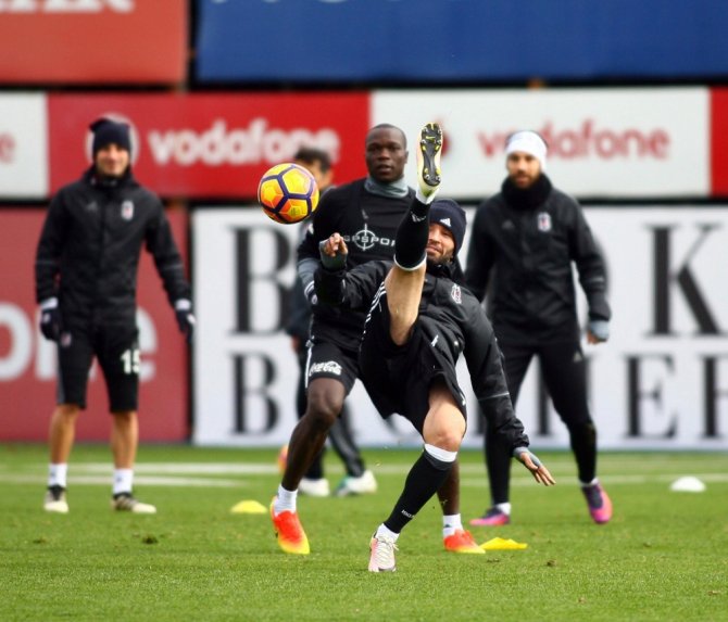 Beşiktaş’ta Adanaspor Mesaisi Sürüyor