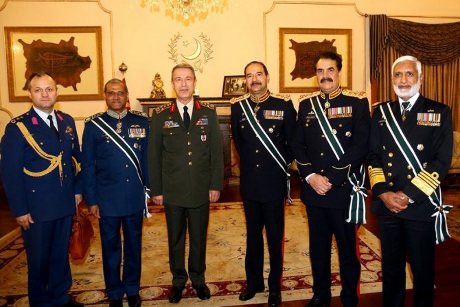 Org. Akar, Pakistanlı Mevkidaşıyla Görüştü