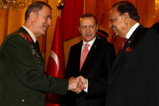 Org. Akar, Pakistanlı Mevkidaşıyla Görüştü