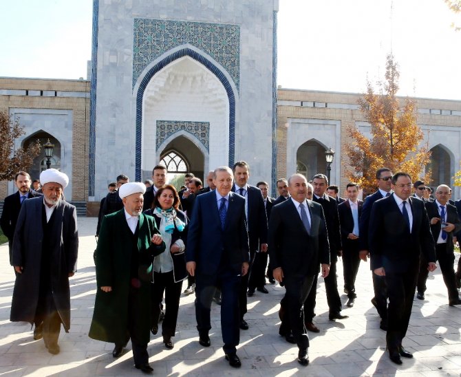 Erdoğan’dan İmam Buhari Türbesi’ne Ziyaret