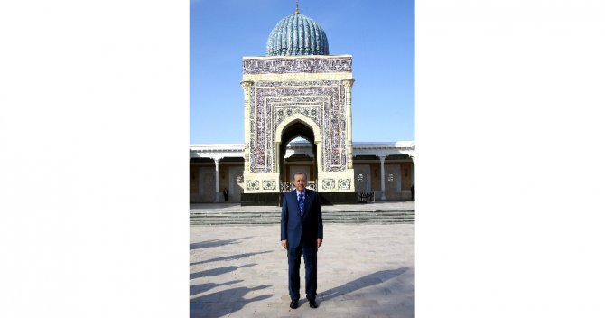Erdoğan’dan İmam Buhari Türbesi’ne Ziyaret