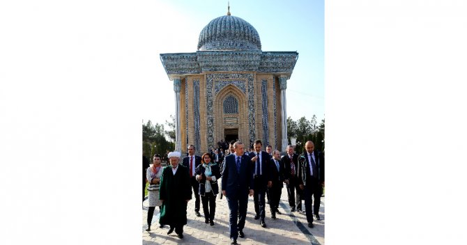 Erdoğan, İmam Maturidi Türbesini Ziyaret Etti