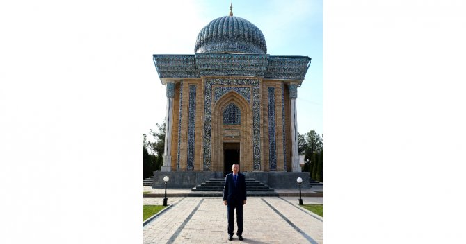 Erdoğan, İmam Maturidi Türbesini Ziyaret Etti