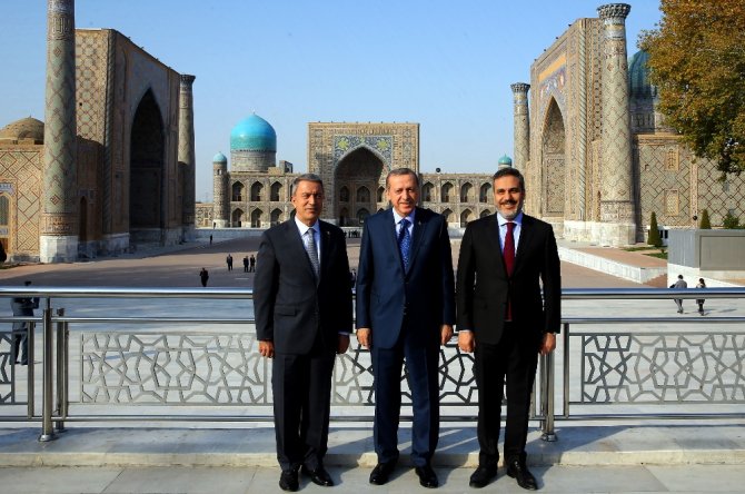 Erdoğan, Semerkant’ta Registan Meydanı’nı Gezdi