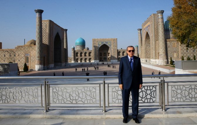 Erdoğan, Semerkant’ta Registan Meydanı’nı Gezdi