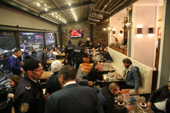 Çevirmeye Takıldı, Polise Serenat Yaptı
