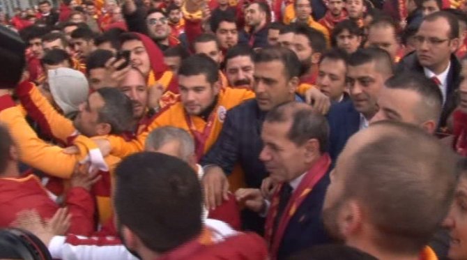 Derbi Öncesi Taraftarla Buluştu