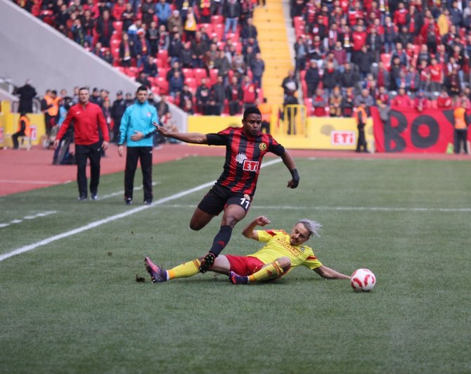 Yeni Evinde Galibiyetle Başladı