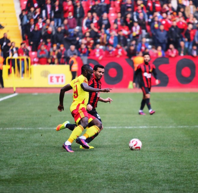 Yeni Evinde Galibiyetle Başladı