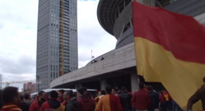 Galatasaray Taraftarı Kadıköy’e Hareket Etti