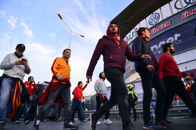 Galatasaray Taraftarı Stada Giriş Yaptı