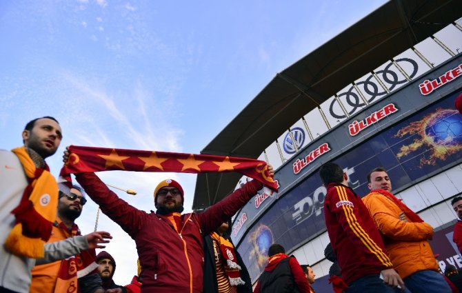 Galatasaray Taraftarı Stada Giriş Yaptı