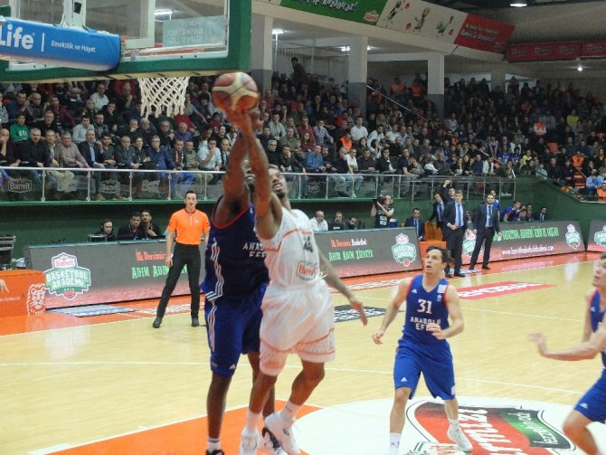 Liderlik Maçının Galibi Banvit!