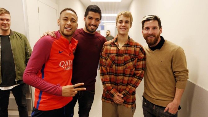 Justin Bieber Barca Antrenmanında: Futbolda Da İyiymiş !