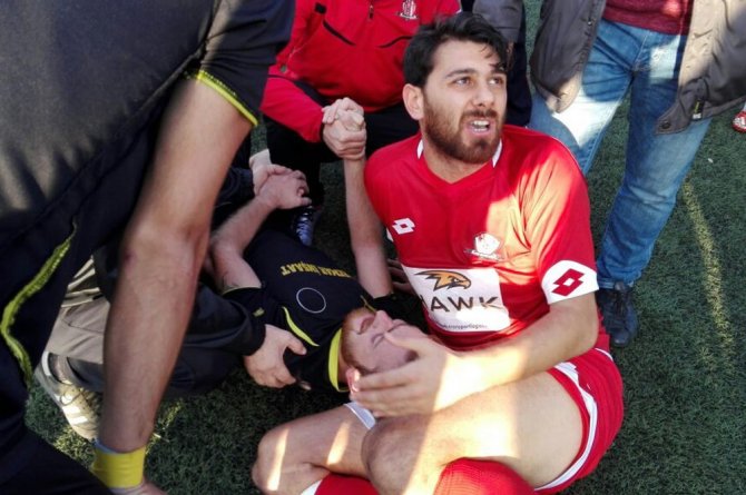 Amatör Maçta Yumruklar Konuştu