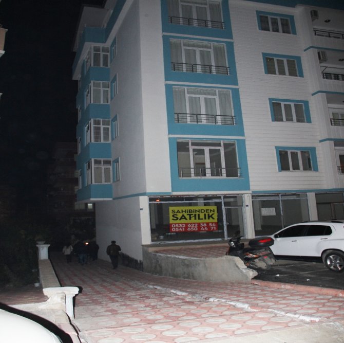 Kapıyı Açan Polisler Korkunç Manzarayla Karşılaştı
