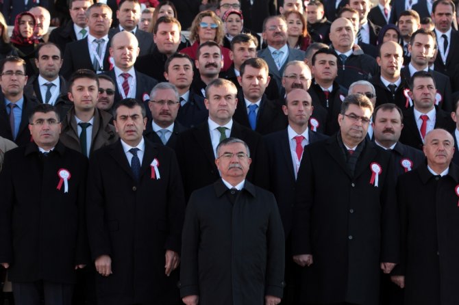 Bakan Ve Öğretmenlerden Anıtkabir’e Ziyaret