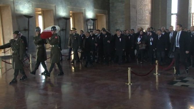 Bakan Ve Öğretmenlerden Anıtkabir’e Ziyaret