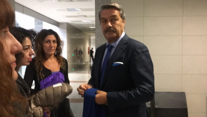 Kadir İnanır, Sevgilisi Jülide Kural’a Destek İçin Adliyede