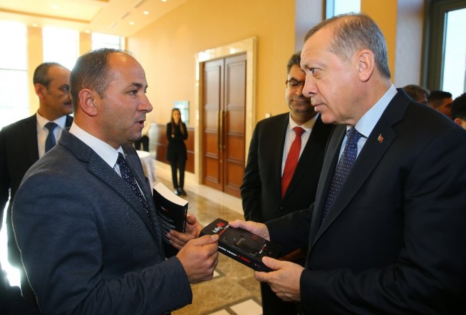 Erdoğan’a ’Kalkışma’ Adlı Kitap Hediye Edildi