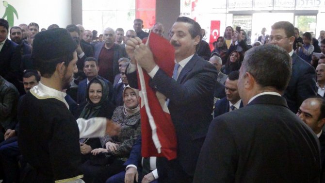 Bakan Çelik’ten Türkülü Açılış
