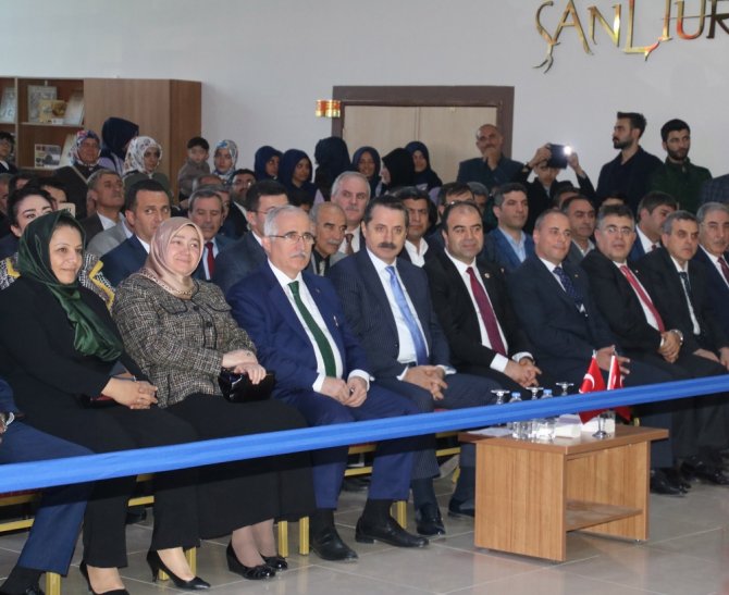 Bakan Çelik’ten Türkülü Açılış