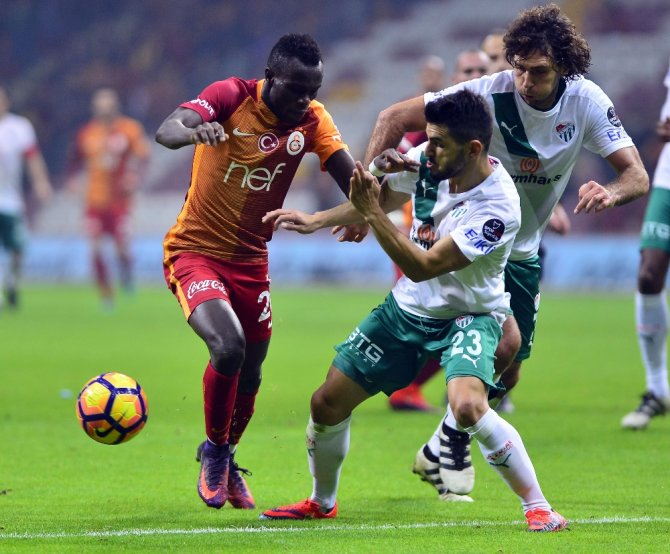 Aslan Timsah’ı Avladı