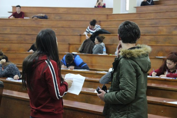 Yaklaşık 1,5 Milyon Öğrencinin Ter Döktüğü Sınavlar Başladı