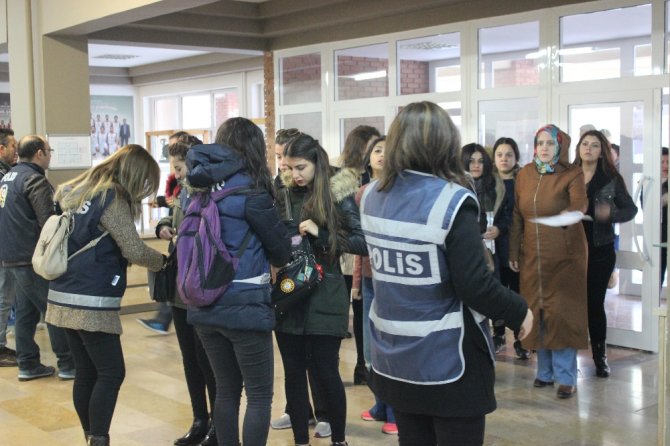 Yaklaşık 1,5 Milyon Öğrencinin Ter Döktüğü Sınavlar Başladı