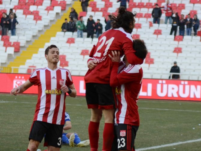 Sivasspor Evinde Es-es’i Devirdi