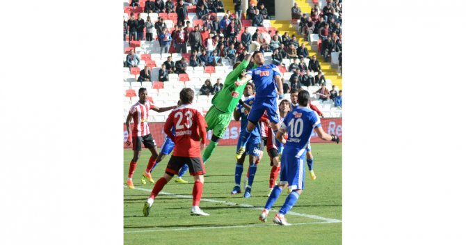 Sivasspor Evinde Es-es’i Devirdi