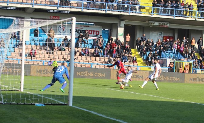 Karabükspor Evinde Kazandı