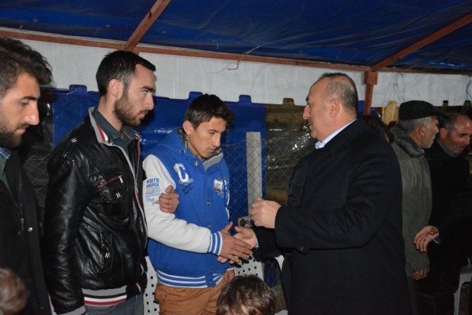 Çavuşoğlu’ndan Şehit Ailesine Ziyaret