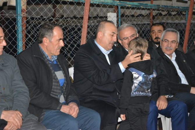 Çavuşoğlu’ndan Şehit Ailesine Ziyaret