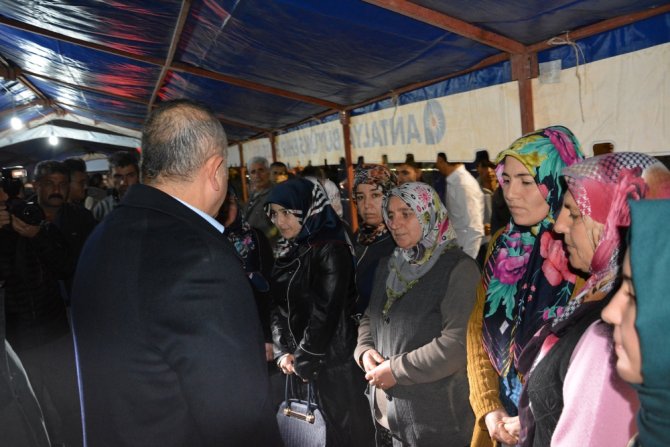 Çavuşoğlu’ndan Şehit Ailesine Ziyaret