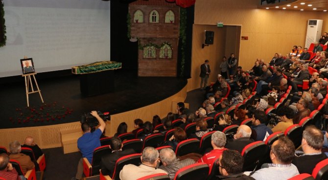 Tiyatrocu Münir Akça Son Yoluculuğuna Uğurlandı