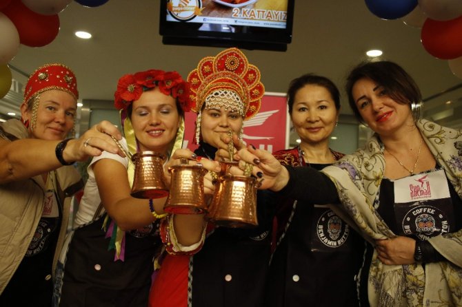 Yabancı Gelinlerin ’Türk Kahvesi’ İmtihanı