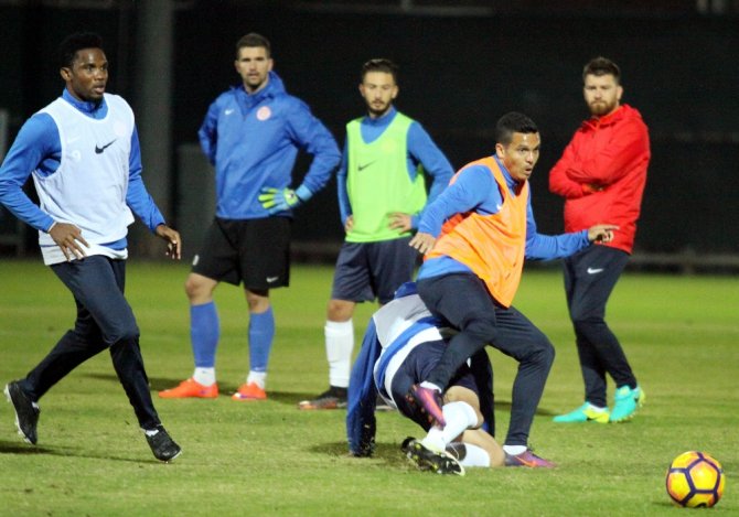 Antalyaspor, Başakşehir Mesaisine Başladı