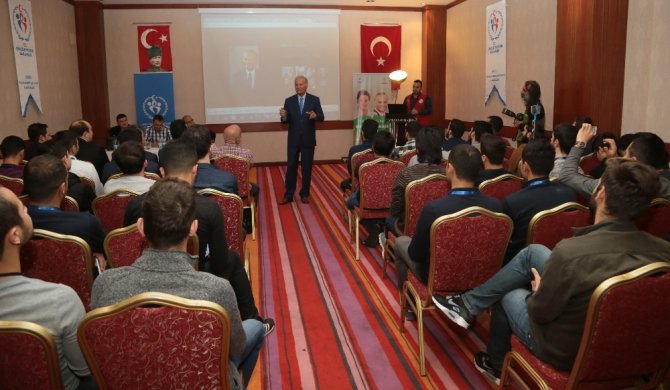 Ünlü İsimler Gençlere ’Çevre Bilincini’ Anlattı
